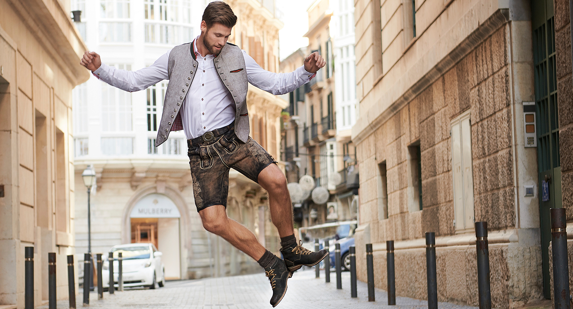 Ischler-Trachtengwand